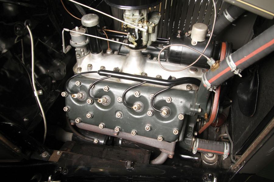  Ford V8 DeLuxe Roadster 1932 года  (фото 10 из 41)